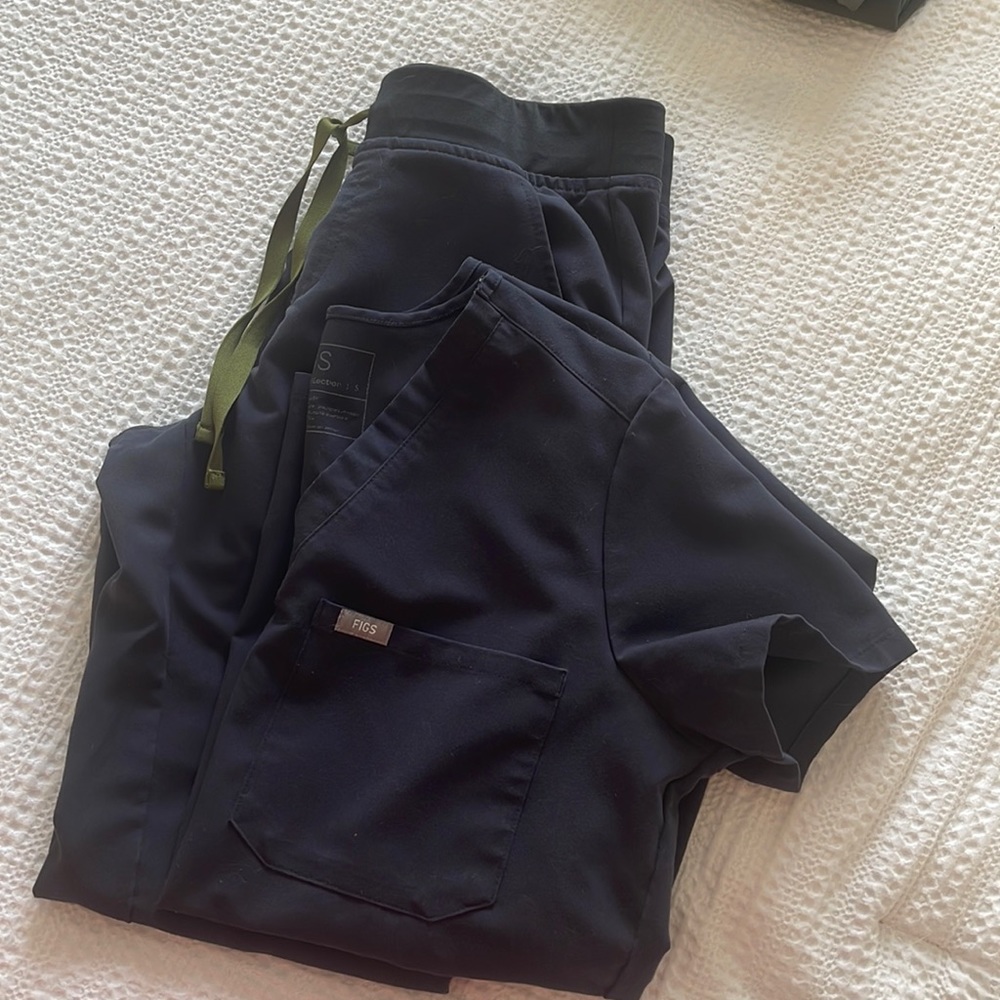 Navy blue figs small one pocket top with xsmall high waisted joggers